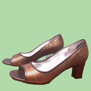 Women's Talbot Bronze Peep Toes Pumps  size 8.5 CUTE!!